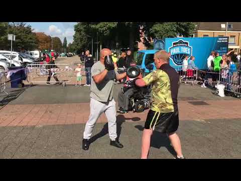 Demo boksen / kickboksen op de sportmarkt Krimpen aan den IJssel